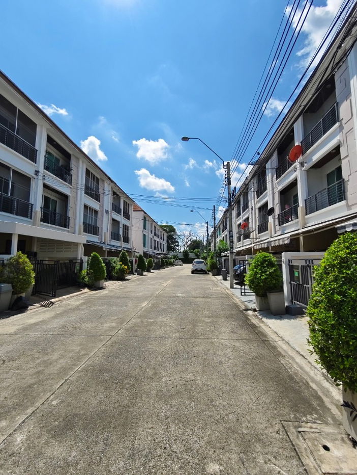 รูป ทาวน์โฮม บ้านกลางเมือง S-SENSE ศรีนครินทร์ ใกล้ซีคอน และ BTS สายสีเหลือง ถูกสุดในโครงการ (รีโนเวทใหม่) - รูปที่ 10/14