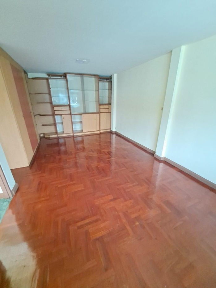 รูป ขายอาคารพาณิชย์ 4 ชั้นครึ่ง ติดถนนตลาดรังสิต ราคาพิเศษ ด่วน!! 35 ตรว  600 ตรม  3 นอน 4 นอน รีโนเวทแล้ว - รูปที่ 8/12