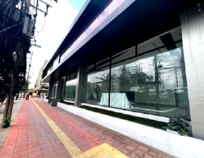 เช่าสำนักงาน ถนนจรัญสนิทวงศ์ : ให้เช่าโชว์รูม รถยนต์ พร้อมศูนย์บริการ ถนนเพชรเกษม / พื้นที่ใช้สอย 2000 ตารางเมตร 