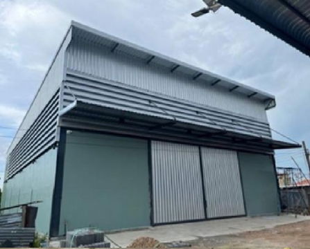 ให้เช่าโกดัง พร้อมสำนักงาน พร้อมบ้านพักคนงาน / พื้นที่ใช้สอย 700 ตารางเมตร ซอยลาดกระบัง 14/1