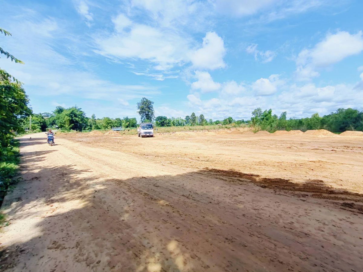 รูป ที่ดินถมแล้วถนนคอนกรีตห่าง4เลนเส้นคูเมืองพุทไธสง350มไร่ละ690000มี5แปลงฟรีค่าโอนหนองขมารอ.คูเมืองบุรีรัมย์ติดชุมชนรพ.4.5กมสภอ.4.5กม - รูปที่ 6/19