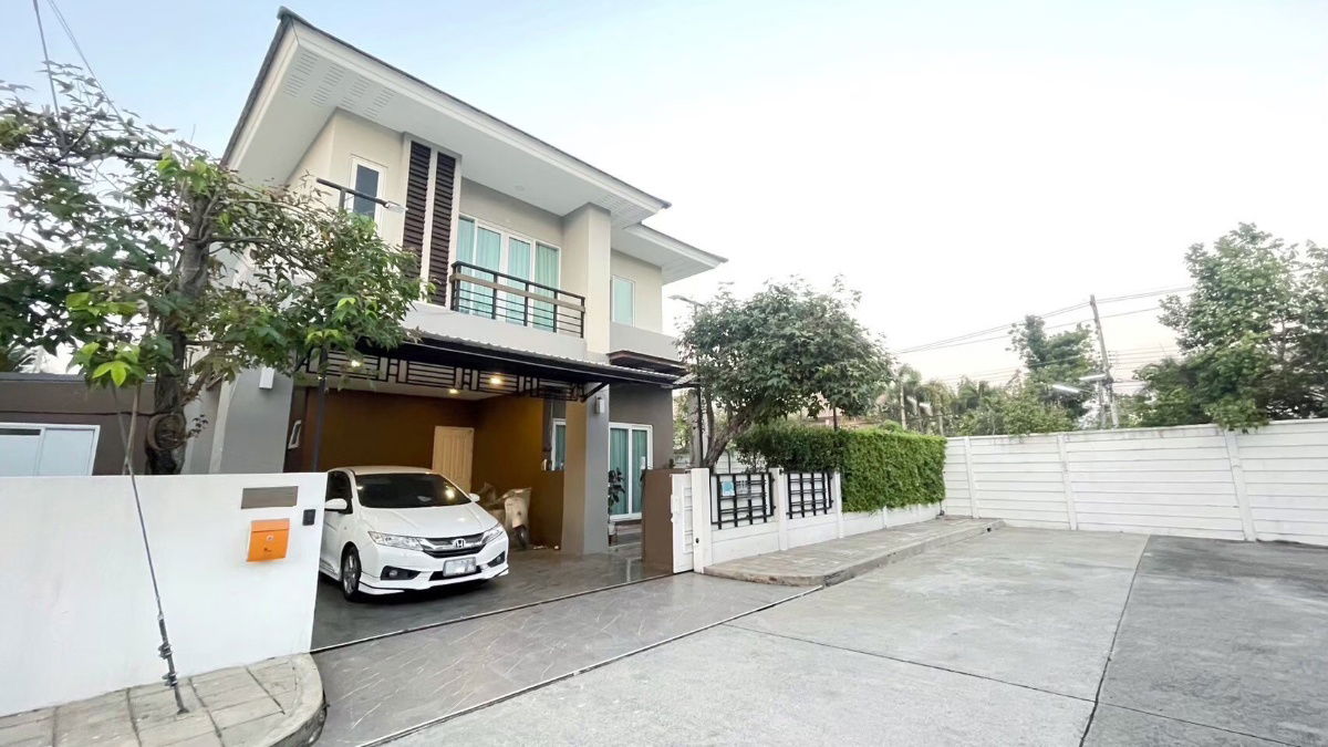 picture Two storey house for rent with 3 bedrooms,3 toilets and 1 kitchen.  - 1/9