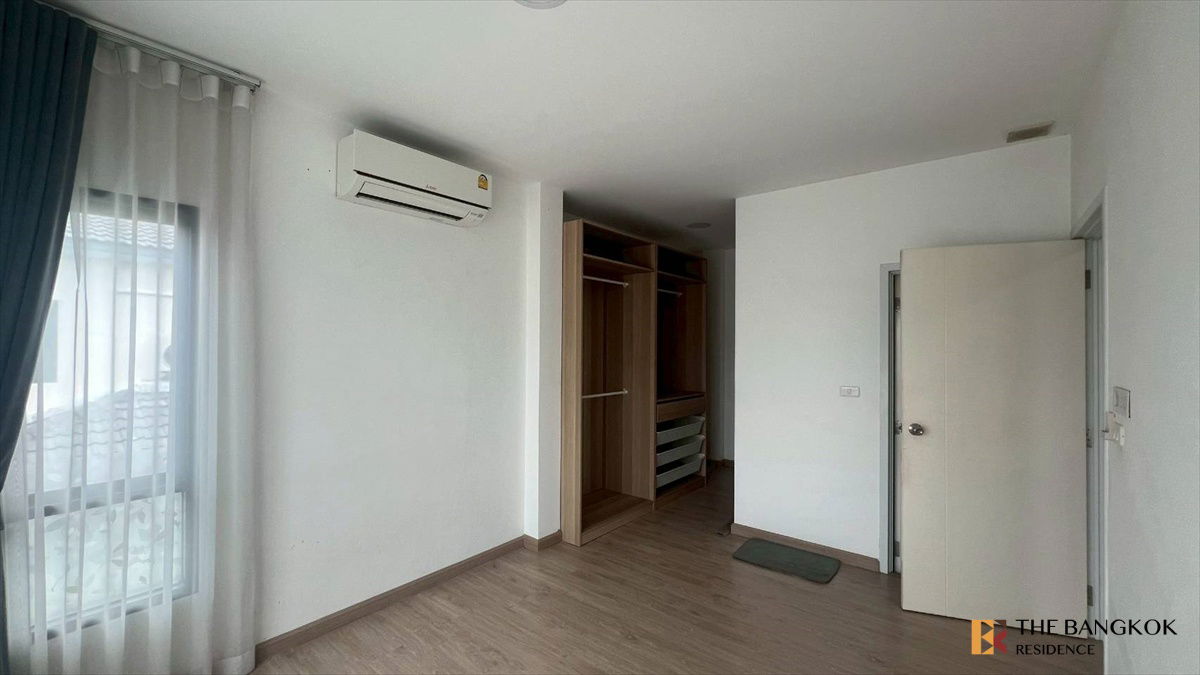 picture casa ville wongwaen-ramintra  condo in cbd, below market price - 8/10