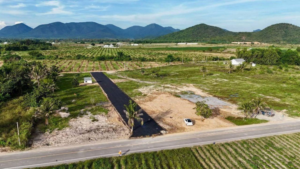 picture Baan Rai Din Thong, Huai Sai Nuea Subdistrict, Cha-am, Phetchaburi, 100 sq m, 5,900 baht per sq m, 24-36 installments, water and electricity included, - 9/19