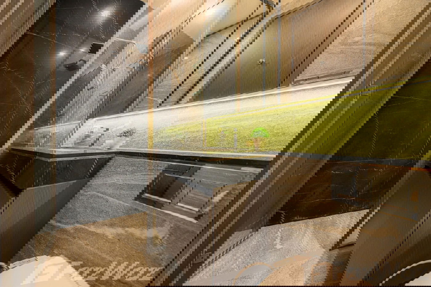 picture . 1970066 - 11/34