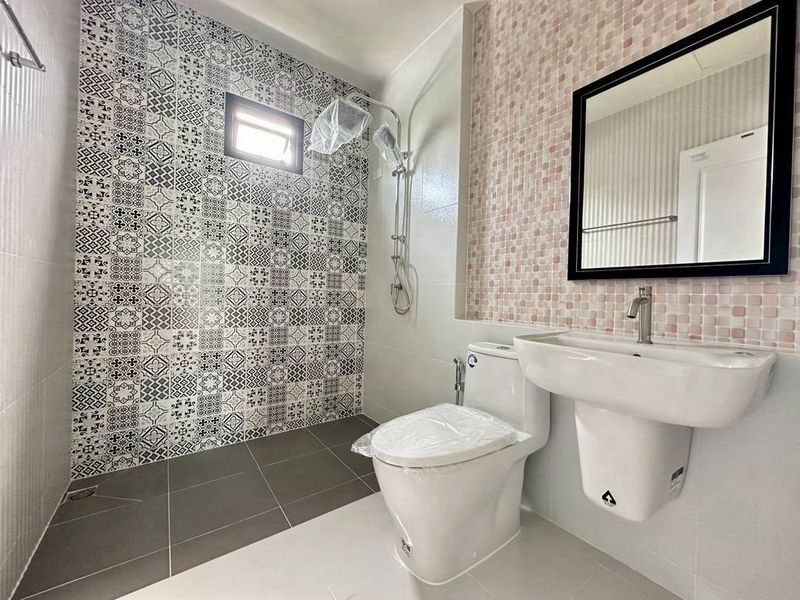 รูป ขายบ้านเดี่ยว 2 ชั้น  กลางเมืองศรีราชา ทำเลดีมาก ใกล้แหล่งชุมชน  - รูปที่ 10/16