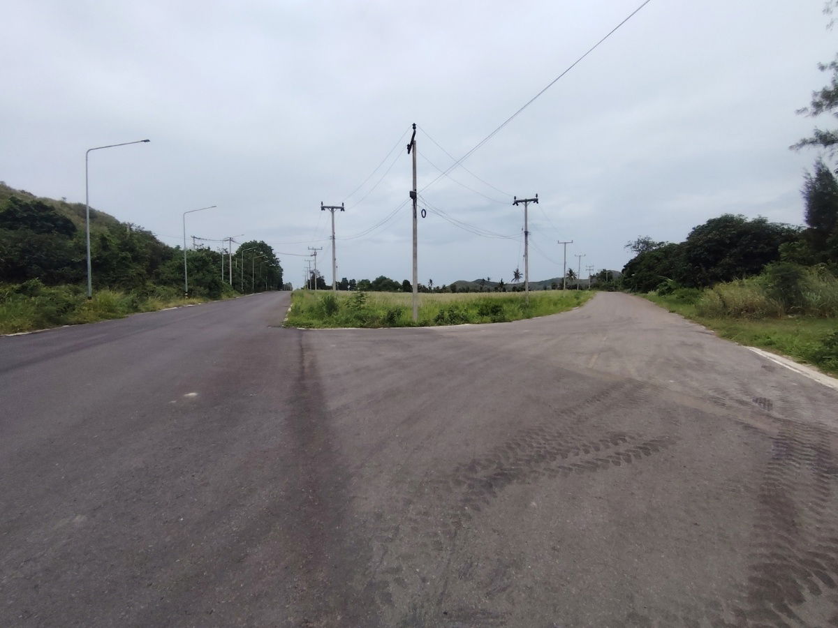 รูป ด่วน! ขายที่ดิน 5-1-44 ไร่ แปลงมุมขนาดใหญ่ ใกล้หาดปากน้ำปราณและเขากะโหลก - รูปที่ 3/9