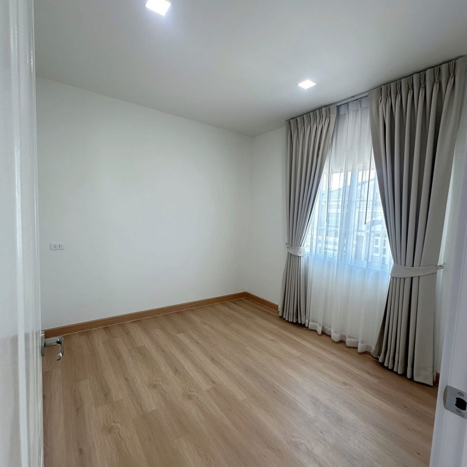 รูป 🏡 For Rent: บ้านเปล่า ใหม่เอี่ยม โครงการ Golden Neo Sukhumvit - Lasalle (สุขุมวิท 113) 4 ห้องนอน 3 ห้องน้ำ ทำเลดี - รูปที่ 7/16