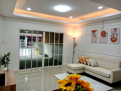 ทาวน์โฮม ม.เทคโนโลยีพระจอมเกล้าธนบุรี ราชบุรี : ขายบ้าน 2 ชั้น รีโนเวทใหม่ทั้งหลัง ใจกลางเมือง ถนนเสือป่า ซอย 4 ต.หน้าเมือง ราชบุรี ใกล้โรบินสัน ตลาดศรีเมือง