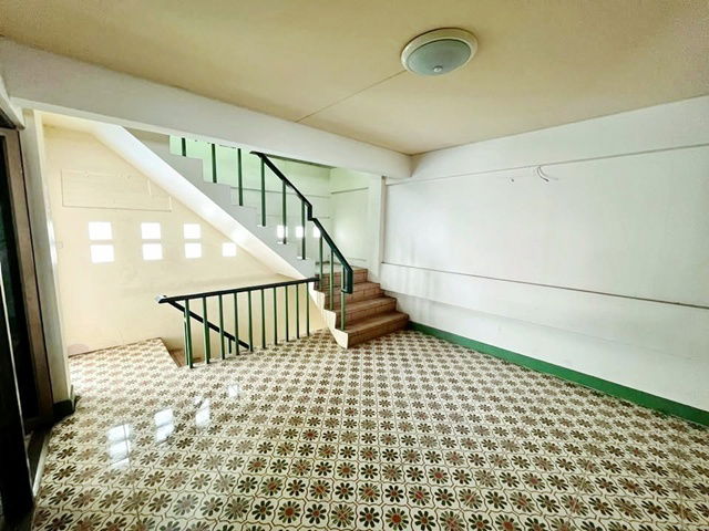 รูป ใกล้ที่สุด BTSอ่อนนุช ในโลก 700ม. อ่อนนุช2-9 ให้เช่าบ้านเดี่ยว 3 ชั้นพร้อมดาดฟ้า 90 ตร.วา. 400 ตร.ม. 4 นอน 4 น้ำ ริมถนนใหญ่ร้านอาหาร - รูปที่ 8/8