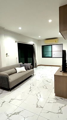 เช่าบ้านแฝด MRT ลาดพร้าว 71 : 🔥 ให้เช่าบ้านแฝด 3 ชั้น หลังใหญ่ หลังมุมติดสวน — ทำเลทองใกล้รถไฟฟ้าสายสีเหลือง 🔥