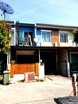 เช่าทาวน์โฮม เขตสายไหม : #ให้ทาวเฮาส์2ชั้น หมู่บ้านวิสต้า อเวนิว วัชรพล 🏡🏠  ห่างจากถนนรามอินทรา 1 กิโลเมตร มี 3 ห้องนอน 2 ห้องน้ำ เดินทางสะดวกสบาย 