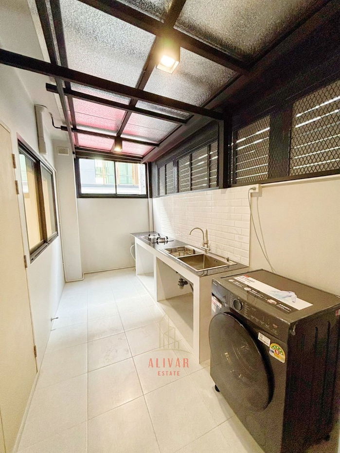 picture RH120125 3.5-story corner townhome for rent at Shizen Phatthanakan 32, just 10 minutes from Thonglor. - 12/16