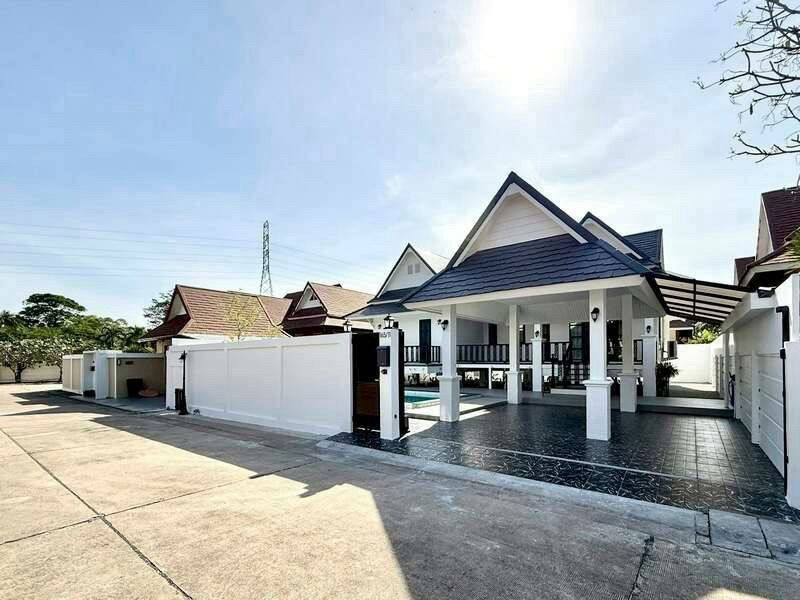 picture Pool villa for sale in Pattaya, fully furnished, Chaiyaphruek 2, near Jomtien Beach - 13/14
