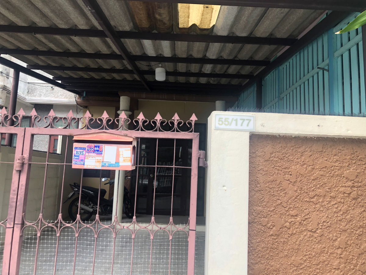 รูป 🔥 ขายทาวน์เฮ้าส์ หมู่บ้าน ช.รุ่งเรือง 5 ขนาด 20 ตร.วา  ทำเลดี ใกล้รถไฟฟ้าสายสีม่วง เดินทางง่ายทั้งเข้าเมืองและออกเมือง Listing : 92461  - รูปที่ 4/4