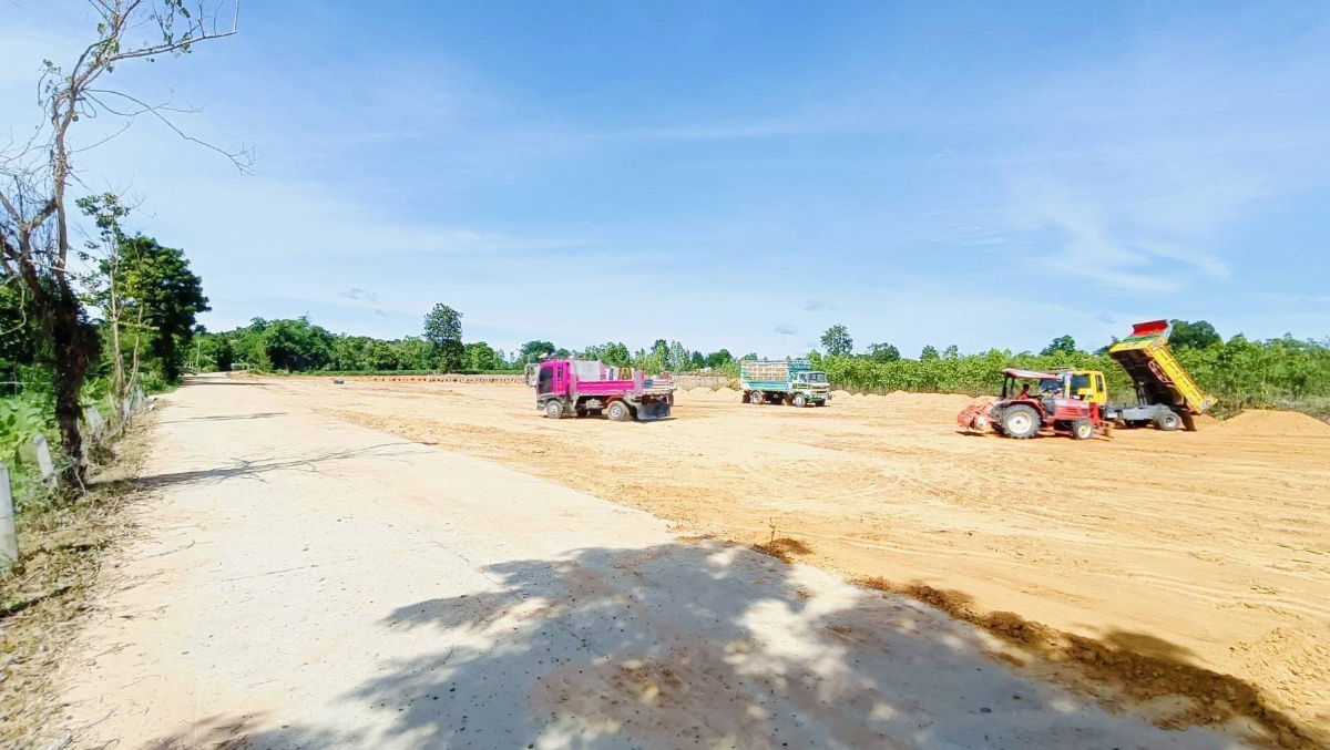 รูป ที่ดินถมแล้วถนนคอนกรีตห่าง4เลนเส้นคูเมืองพุทไธสง350มไร่ละ690000มี5แปลงฟรีค่าโอนหนองขมารอ.คูเมืองบุรีรัมย์ติดชุมชนรพ.4.5กมสภอ.4.5กม - รูปที่ 5/19