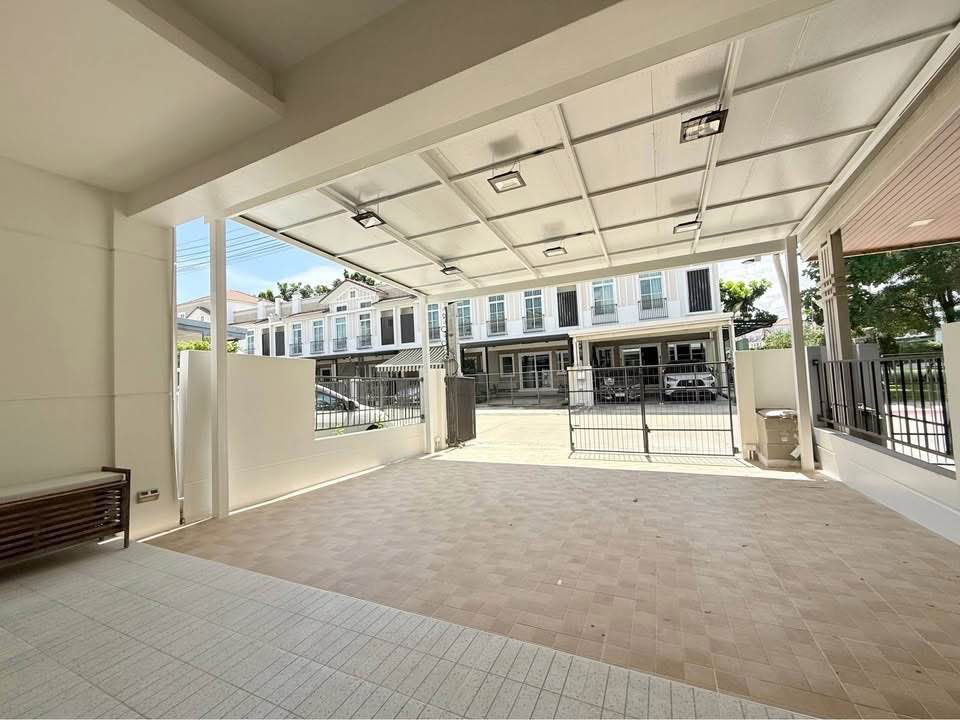 รูป ทาวน์เฮ้าส์ให้เช่า 📍 Indy Bangna-Ramkhamhaeng 2 📍 3 ห้องนอน 3 ห้องน้ำ เฟอร์นิเจอร์ และ เครื่องใช้ไฟฟ้าครบ - รูปที่ 3/11