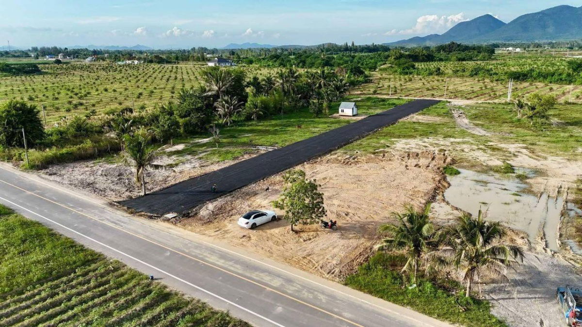 picture Baan Rai Din Thong, Huai Sai Nuea Subdistrict, Cha-am, Phetchaburi, 100 sq m, 5,900 baht per sq m, 24-36 installments, water and electricity included, - 8/19