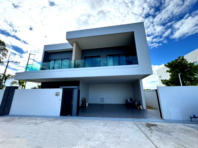 เช่าบ้านเดี่ยว หนองปรือ ชลบุรี : ให้เช่าพลูวิลล่า สไตล์ โมเดิร์น 120,000/เดือน ทุ่งกลมตาลหมัน - พัทยา