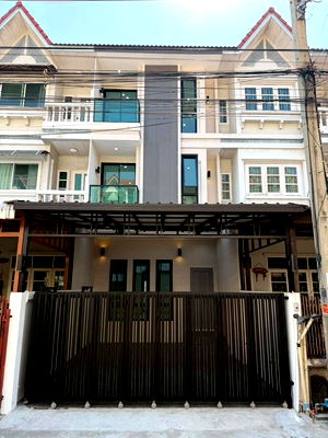 ทาวน์โฮม เขตลาดพร้าว : ทาวน์โฮม 3 ชั้น เล่นระดับ แต่งใหม่ ซอยนาคนิวาส37 โชคชัย4 ซอยนาคนิวาส37 แยก 1-8 ถนนประดิษฐ์มนูธรรม ลาดพร้าว