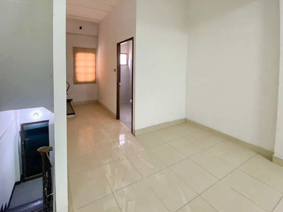 รูป 📍ปล่อยต่อ กำไรตั้งแต่ซื้อ อาคารพาณิชย์ 4.5 ชั้น 2 คูหา หมู่บ้าน สินธร แฮปปี้แลนด์ เพียง 6.1 ล้าน - รูปที่ 4/25