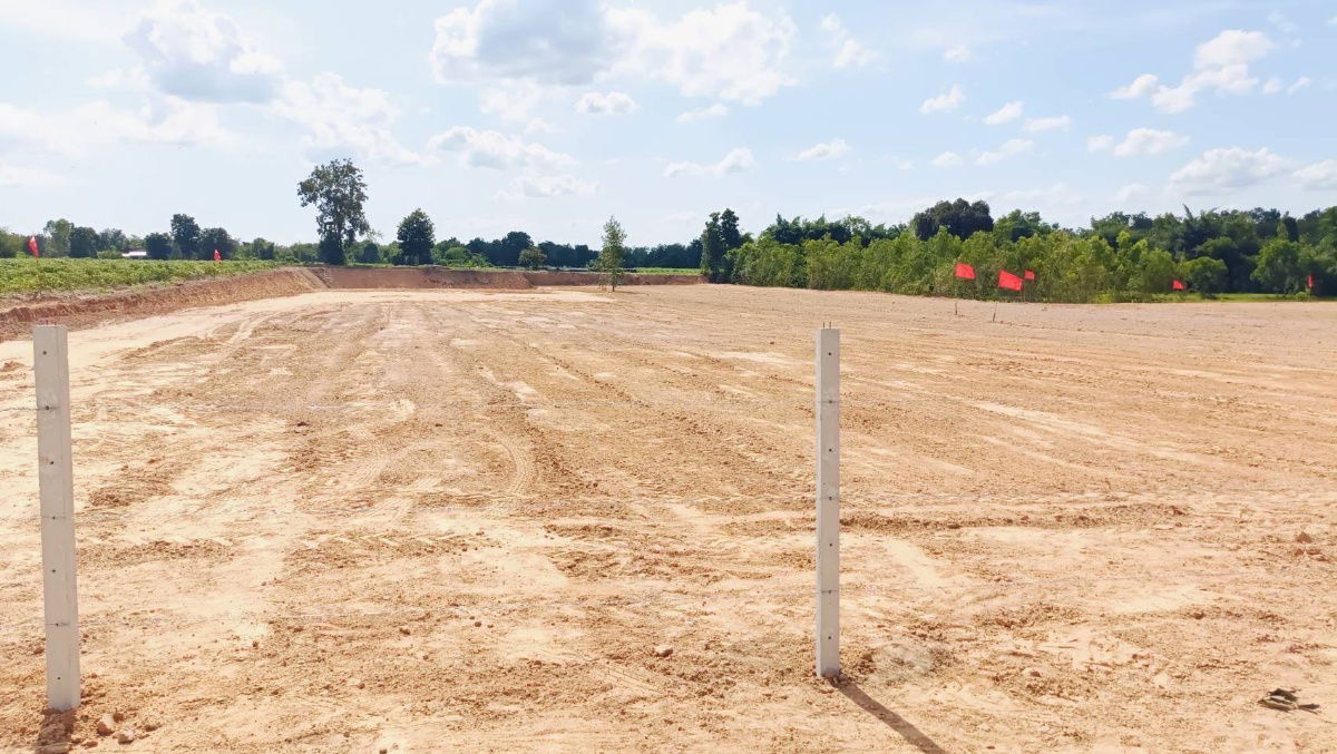 รูป ที่ดินถมแล้วถนนคอนกรีตห่าง4เลนเส้นคูเมืองพุทไธสง350มไร่ละ690000มี5แปลงฟรีค่าโอนหนองขมารอ.คูเมืองบุรีรัมย์ติดชุมชนรพ.4.5กมสภอ.4.5กม - รูปที่ 17/19