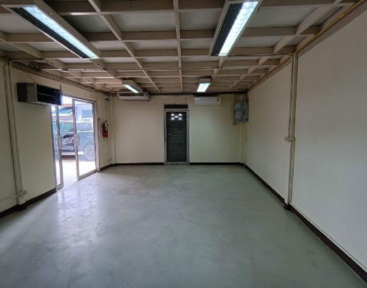 รูป ให้เช่าโกดัง พร้อมสำนักงาน ทำเลพัฒนาการ / มีชั้นวางสินค้าในโกดัง / พื้นที่ใช้สอย 400 ตารางเมตร / ซอยพัฒนาการ เข้าซอยไม่ลึก ทำเลดีมาก - รูปที่ 6/12