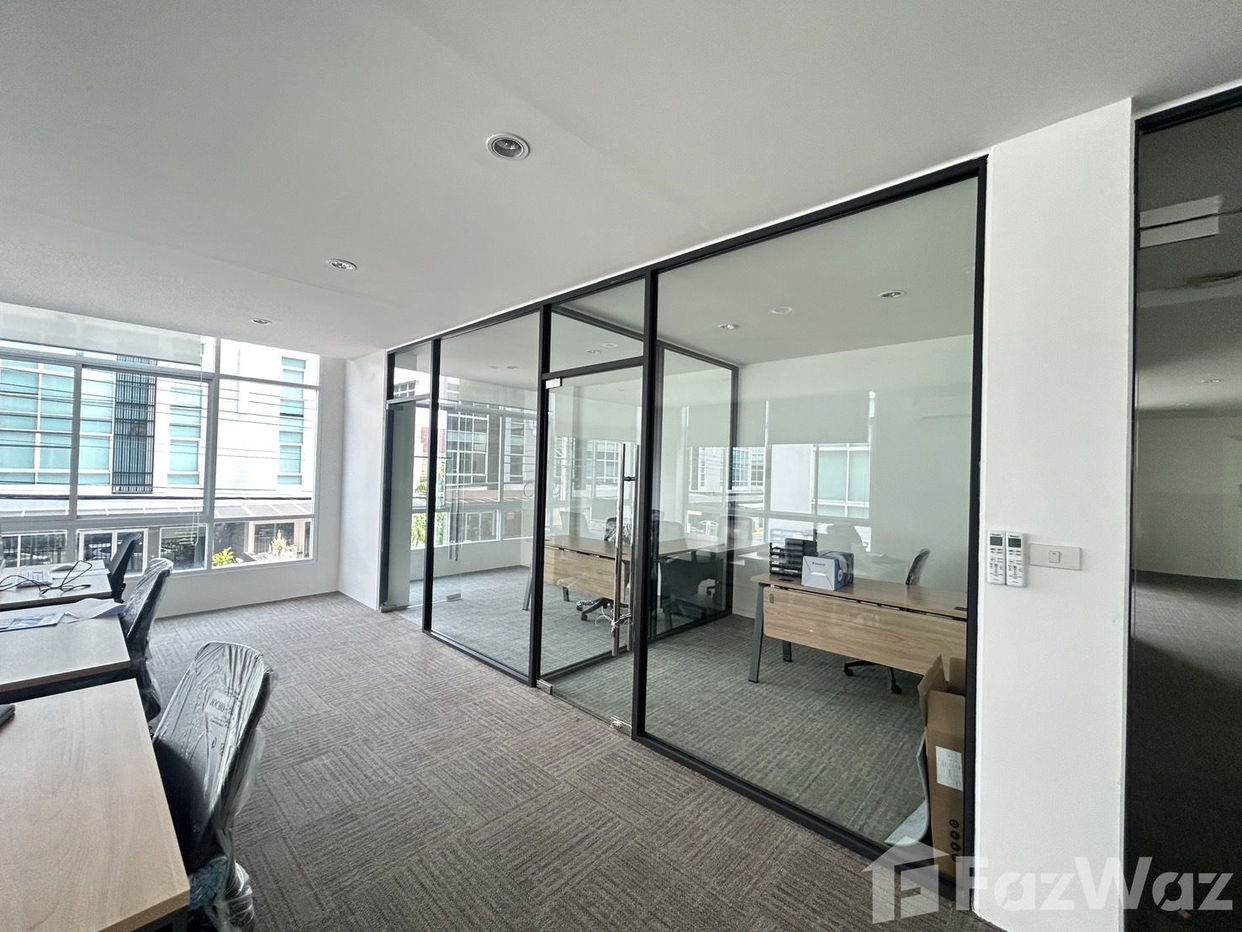 รูป ทาวน์เฮ้าส์ให้เช่า 10 ห้องนอน ในโครงการ บิซ แกลเลอเรีย นวลจันทร์ 5576051 - รูปที่ 18/30