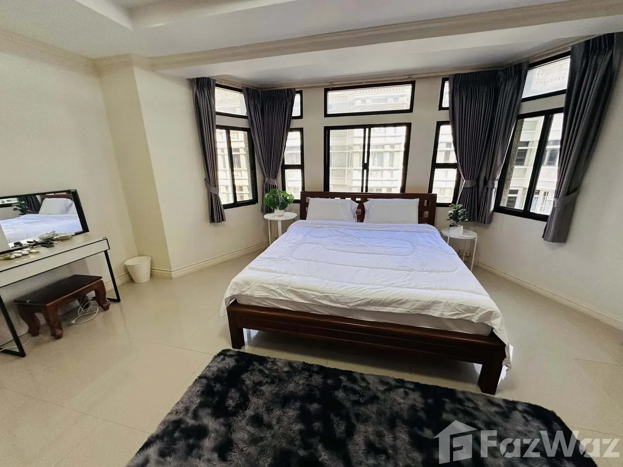 picture 4 Bedroom Townhouse for rent in Khlong Toei, Bangkok  5911447 - 5/11