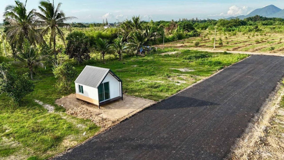 picture Baan Rai Din Thong, Huai Sai Nuea Subdistrict, Cha-am, Phetchaburi, 100 sq m, 5,900 baht per sq m, 24-36 installments, water and electricity included, - 7/19