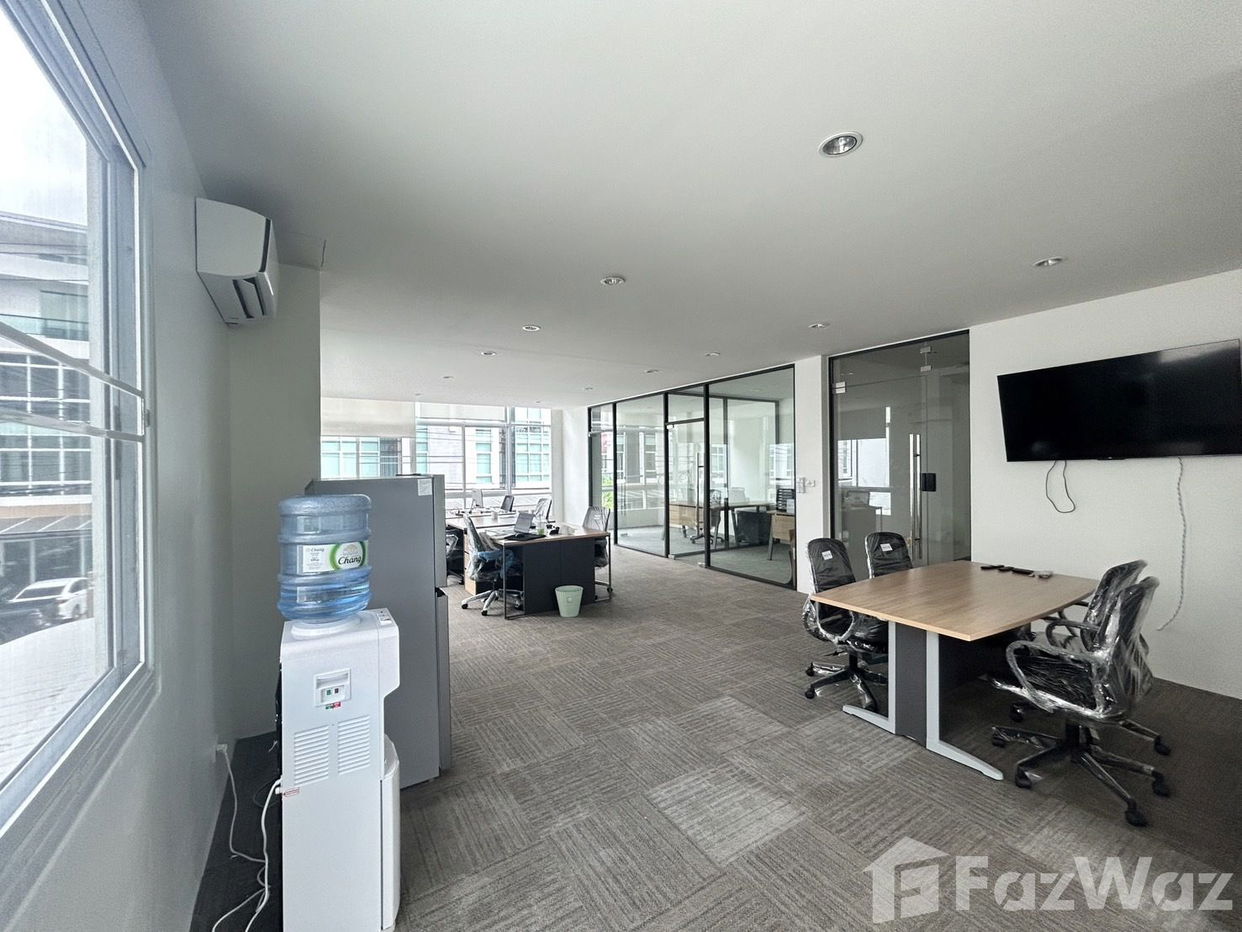 รูป ทาวน์เฮ้าส์ให้เช่า 10 ห้องนอน ในโครงการ บิซ แกลเลอเรีย นวลจันทร์ 5576051 - รูปที่ 21/30