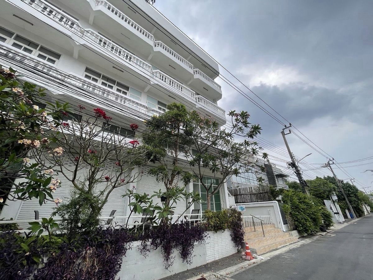 รูป ขายอาคารพาณิชย์ 4 ชั้น 5 คูหา ที่ดิน 100 ตร.วา ใกล้สุขุมวิท เดินทางง่าย ครบทุกฟังก์ชันธุรกิจ - รูปที่ 2/17