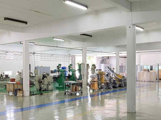 รูป  ให้เช่าโรงงานพร้อมสำนักงาน พื้นที่สีม่วง / บนที่ดิน 4 ไร่ อยู่ในนิคมอุตสาหกรรมนำไกร ลาดกระบัง /ใช้สอยรวม 4050 ตารางเมตร /  รถเทรลเลอร์ เข้าออกได้ - รูปที่ 9/13