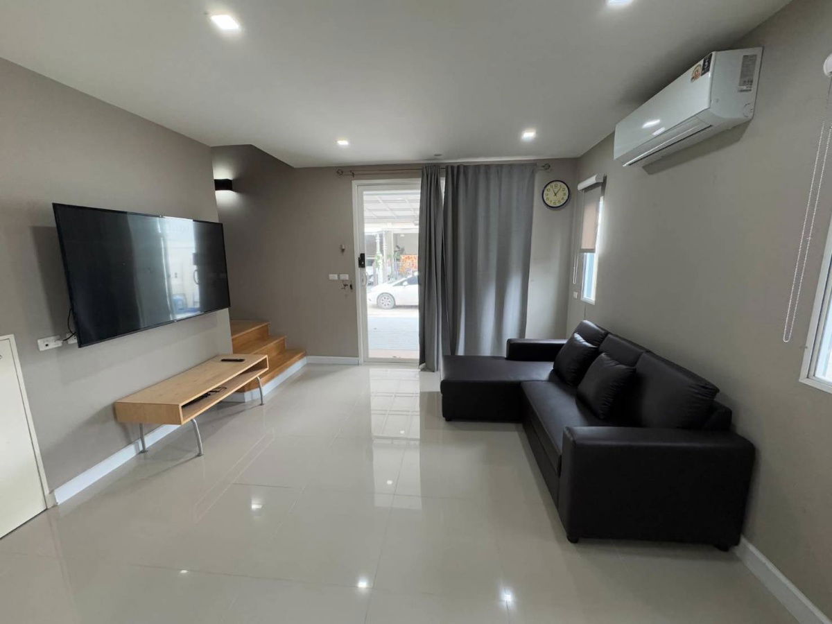 picture 💥CP-9576💥 Premium townhome for rent in Patio Village, Bangna-Wongwaen. Fully furnished and equipped. Ready to move in. 👉 Add Line @expertcondo - 10/21