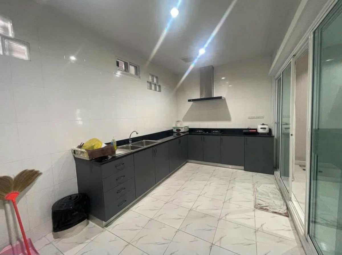 รูป ทาวน์เฮ้าส์ให้เช่า 📍 Panasiri Residences Kaset - Nawamin 📍 3 ห้องนอน 3 ห้องน้ำ เฟอร์นิเจอร์ และ เครื่องใช้ไฟฟ้าครบ  - รูปที่ 9/11