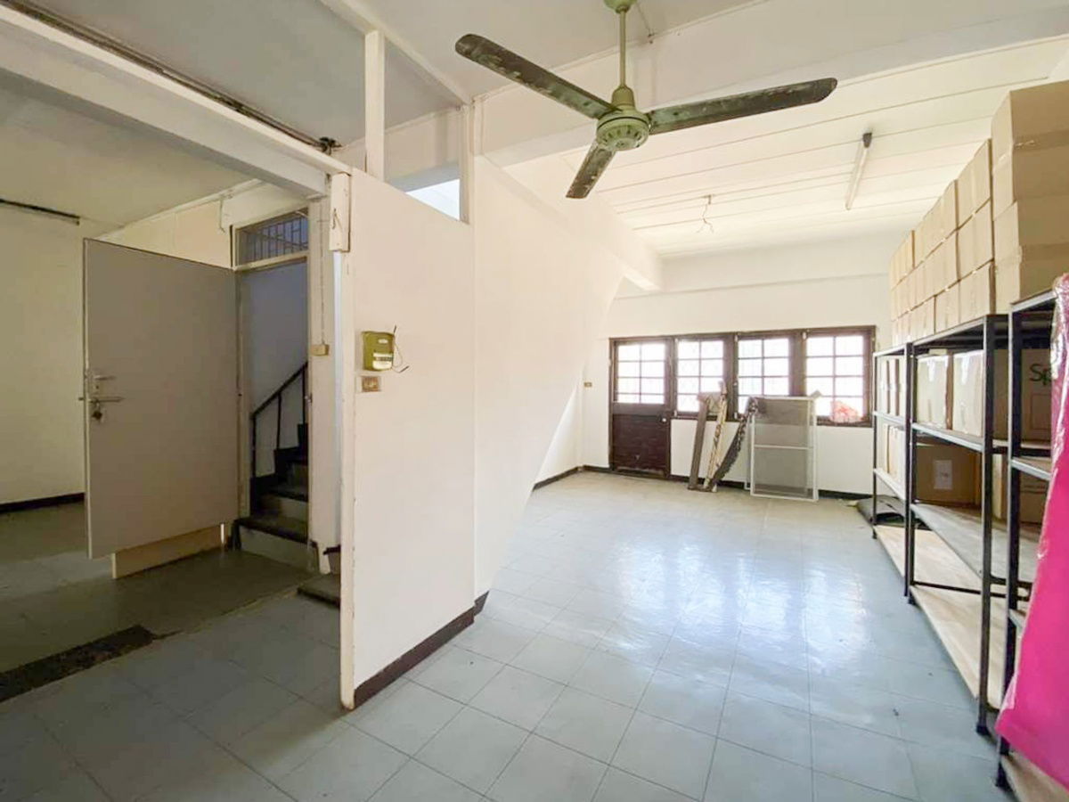 รูป 📍ปล่อยต่อ กำไรตั้งแต่ซื้อ อาคารพาณิชย์ 4.5 ชั้น 2 คูหา หมู่บ้าน สินธร แฮปปี้แลนด์ เพียง 6.1 ล้าน - รูปที่ 23/25