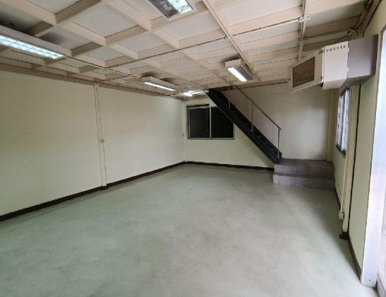 รูป ให้เช่าโกดัง พร้อมสำนักงาน ทำเลพัฒนาการ / มีชั้นวางสินค้าในโกดัง / พื้นที่ใช้สอย 400 ตารางเมตร / ซอยพัฒนาการ เข้าซอยไม่ลึก ทำเลดีมาก - รูปที่ 10/12