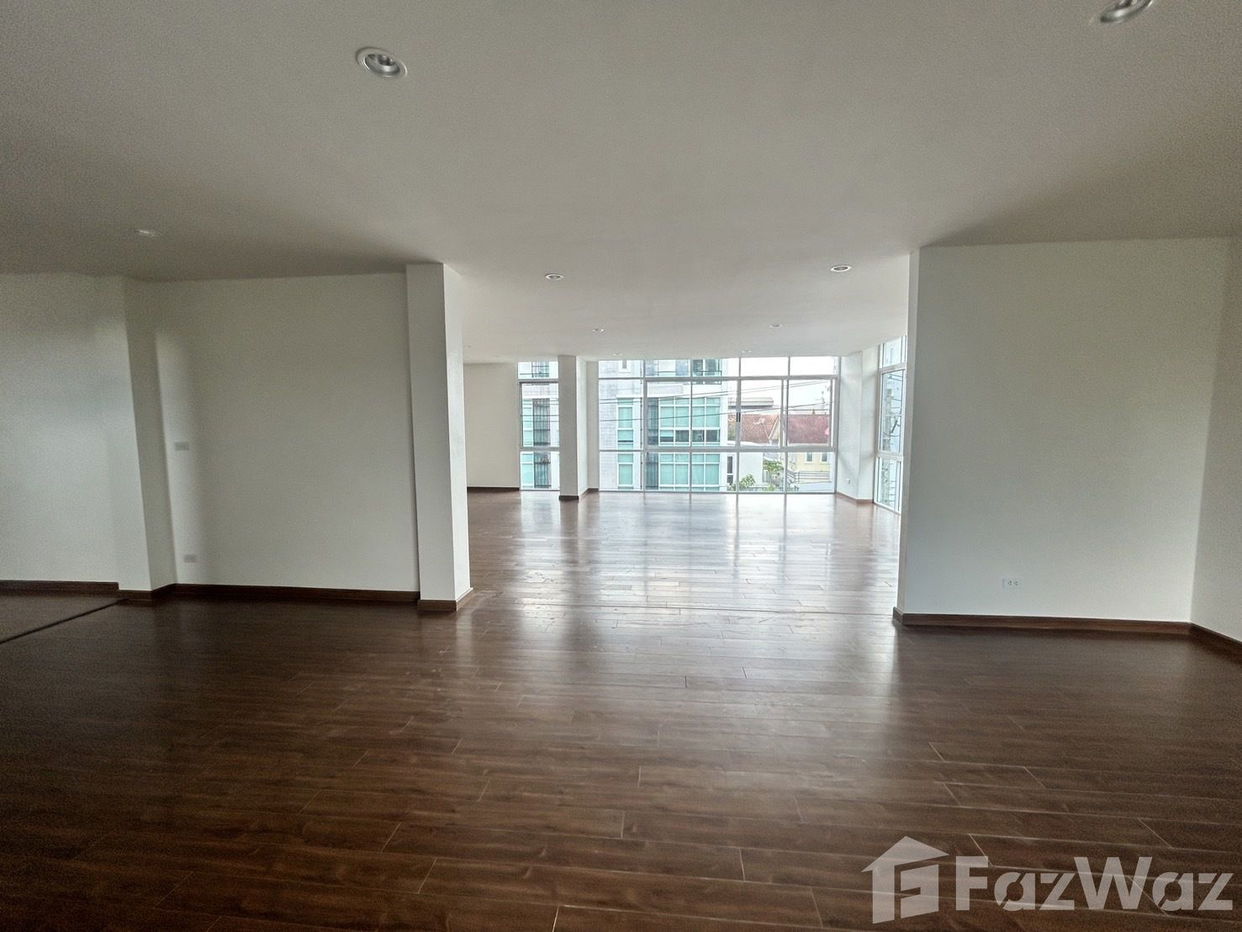 รูป ทาวน์เฮ้าส์ให้เช่า 10 ห้องนอน ในโครงการ บิซ แกลเลอเรีย นวลจันทร์ 5576051 - รูปที่ 29/30