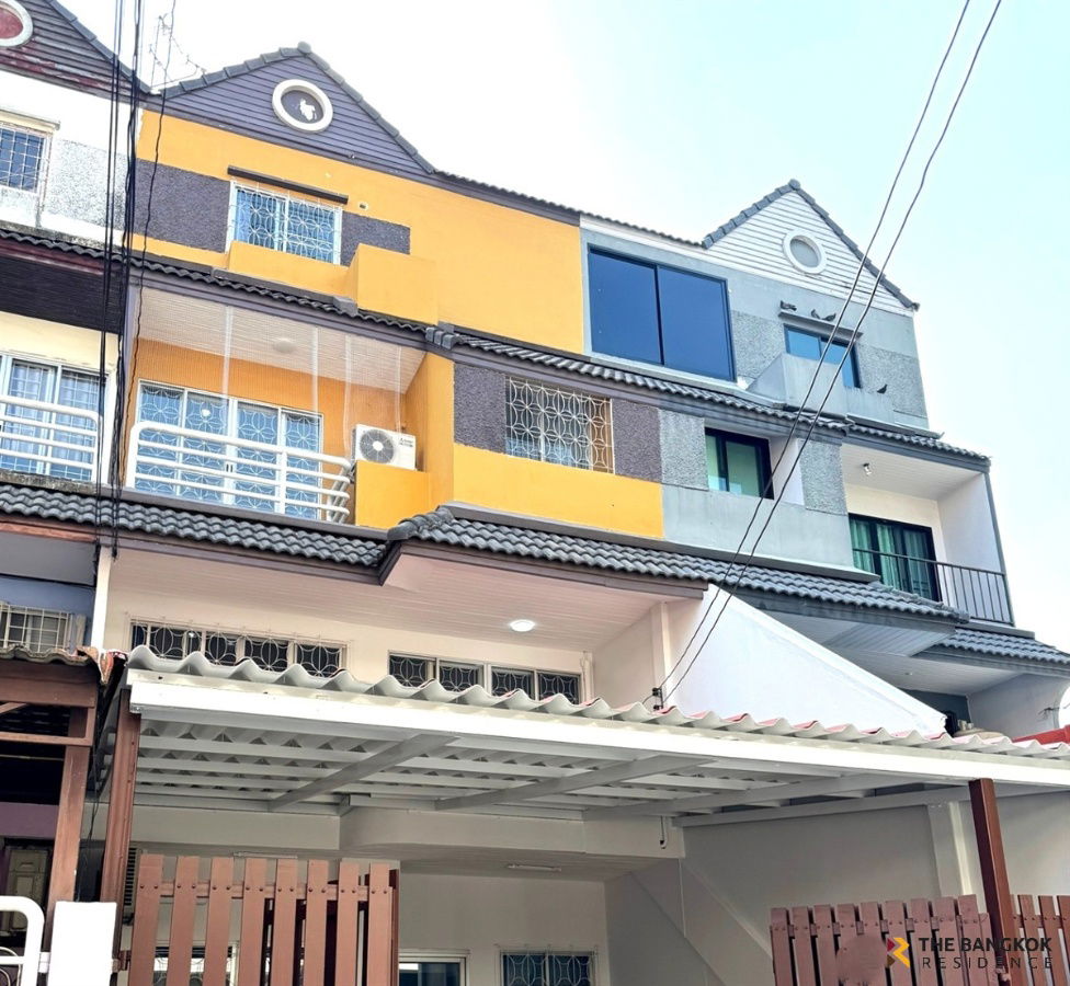 picture  Varathorn Ville Pattanakarn 44   🏡  4-Storey Large Townhome ⭐ - 20/20