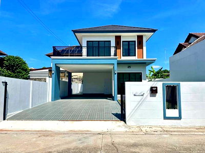 บ้านเดี่ยว นิคมปิ่นทอง : ขายบ้านเดี่ยว 2 ชั้น  กลางเมืองศรีราชา ทำเลดีมาก ใกล้แหล่งชุมชน 