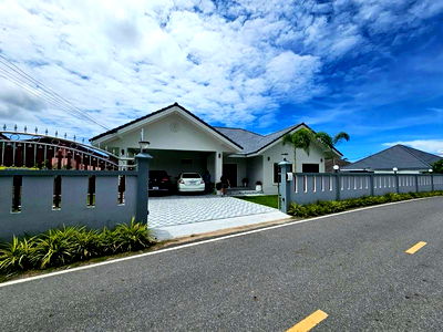 บ้านเดี่ยว หาดบางเสร่ : ขายบ้านพลูวิลล่าหรู เขตบางเสร่  เฟอร์นิเจอร์ครบชุด เข้าอยู่ได้ทันที 