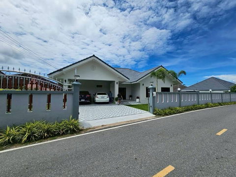 Luxury pool villa for sale in Bang Saray area, fully furnished, move in Ready