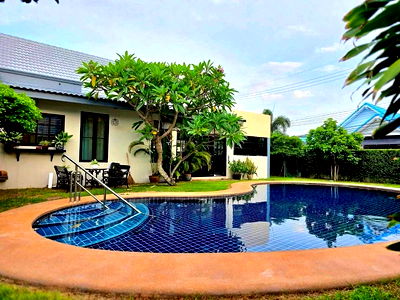 Houses for sale Bang Lamung Chonburi : Pool villa for sale in Pattaya, good location, near Map Prachan Reservoir, Bang Lamung, Chonburi