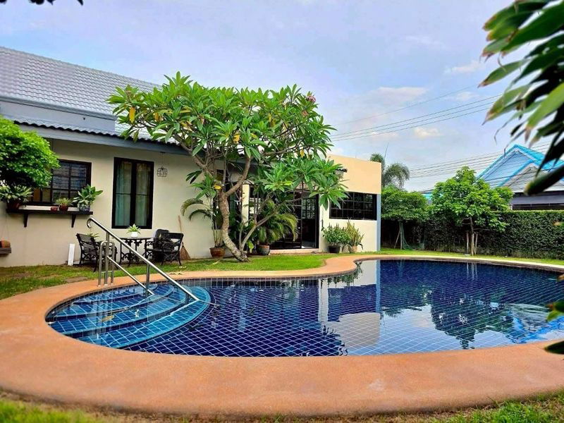 picture Pool villa for sale in Pattaya, good location, near Map Prachan Reservoir, Bang Lamung, Chonburi - 1/18