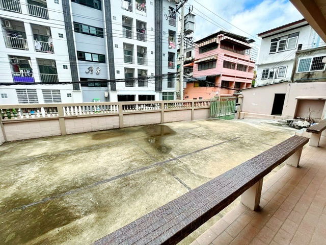 รูป อ่อนนุช2-9 ให้เช่าบ้านเดี่ยว 3 ชั้น พร้อมดาดฟ้า ใกล้ที่สุด BTSอ่อนนุช ในโลก 700ม. 90ตร.วา. 400ตร.ม. 4นอน 4น้ำ ริมถนนใหญ่ร้านอาหาร - รูปที่ 5/8