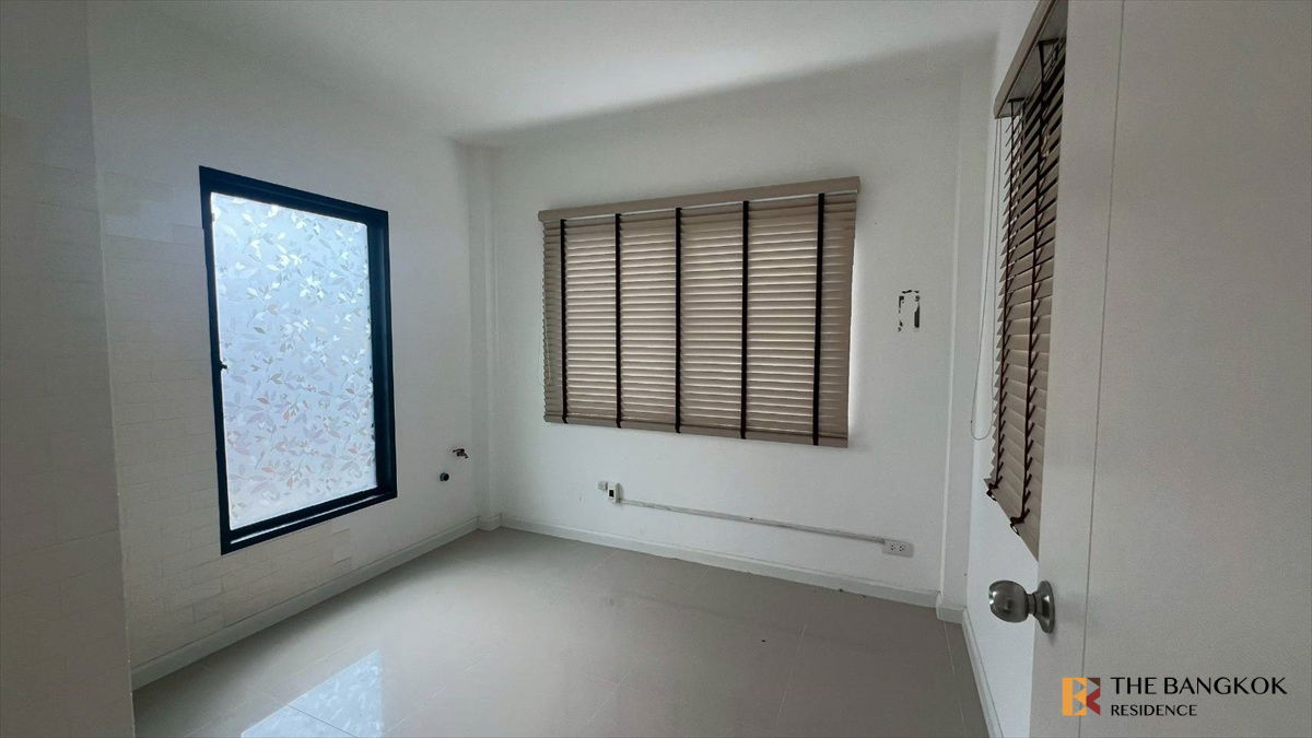 picture casa ville wongwaen-ramintra  condo in cbd, below market price - 10/10