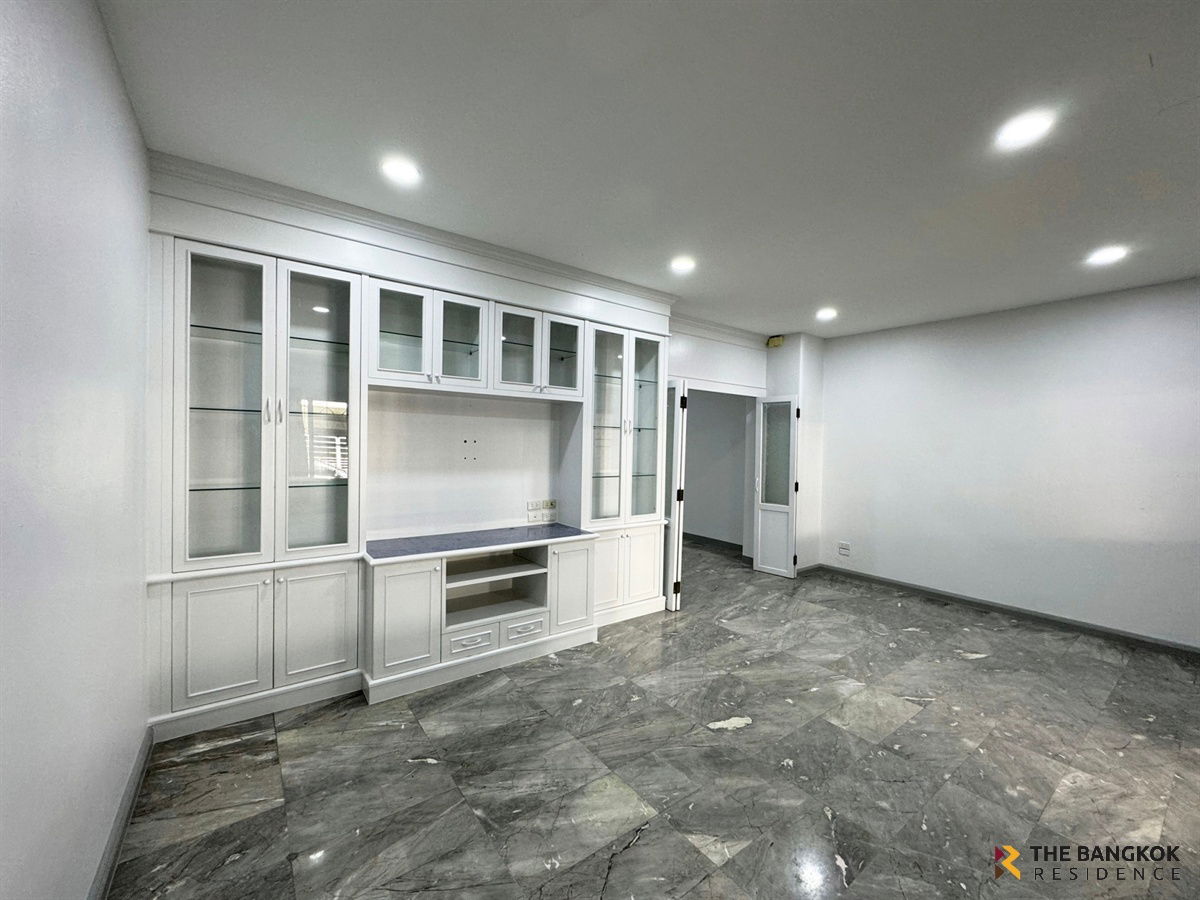 picture  Varathorn Ville Pattanakarn 44   🏡  4-Storey Large Townhome ⭐ - 7/20