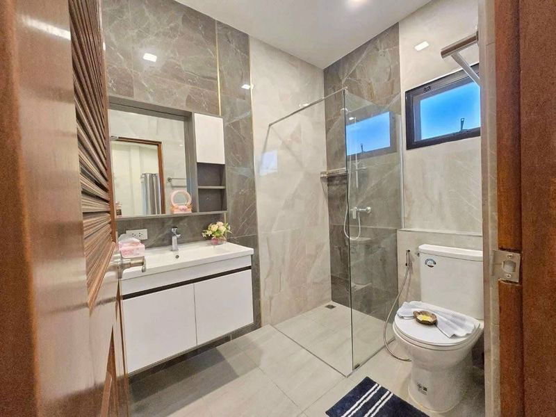 picture Pool villa for sale in Pattaya, good location, near Map Prachan Reservoir, Bang Lamung, Chonburi - 17/18