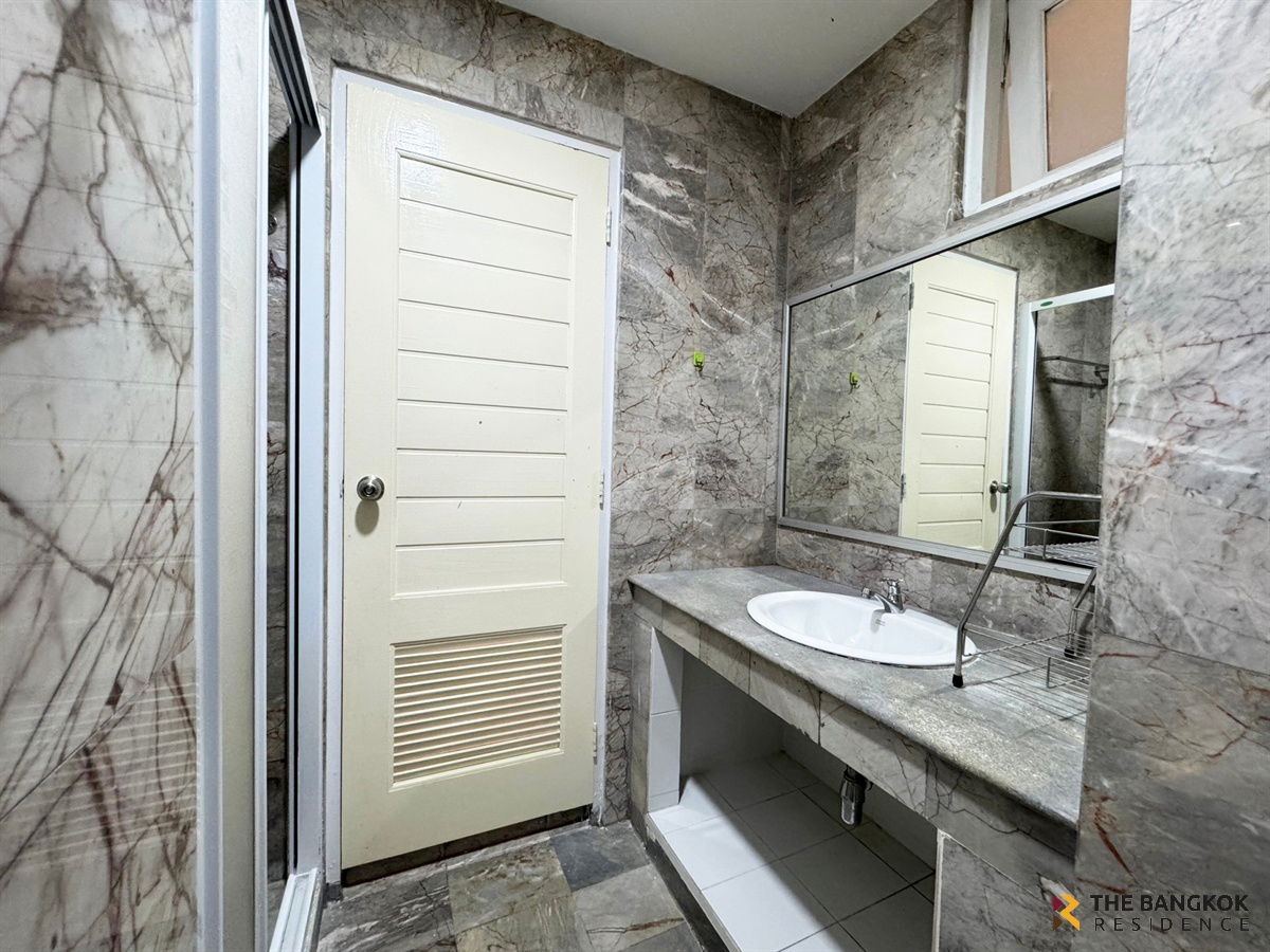 picture  Varathorn Ville Pattanakarn 44   🏡  4-Storey Large Townhome ⭐ - 15/20