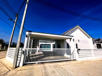 เช่าบ้านเดี่ยว ไปรษณีย์หางดง  : ให้เช่าบ้าน Pool Villa ชั้นเดียว 3 ห้องนอน 2 ห้องน้ำ 1 ห้องรับแขก 1 ห้องครัว  